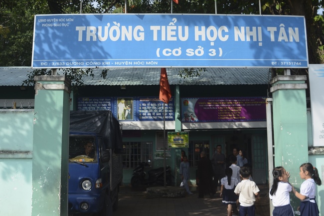 Giving gifts to primary schools