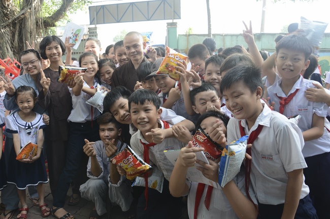 Giving gifts to primary schools