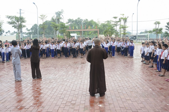 Giving gifts to primary schools
