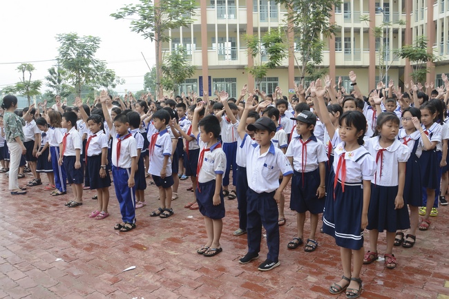 Giving gifts to primary schools