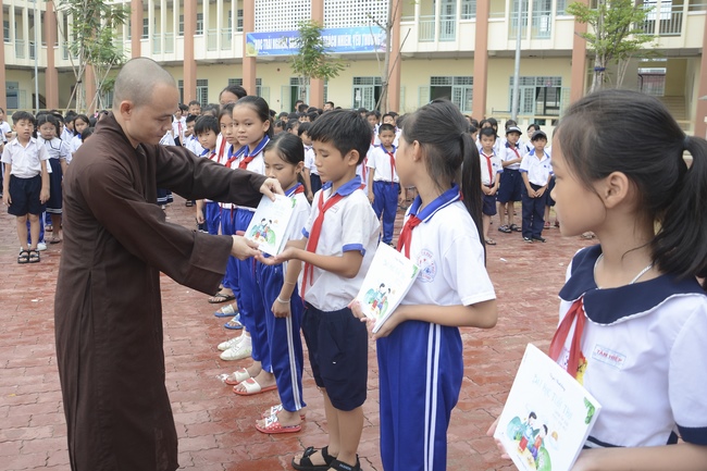 Giving gifts to primary schools