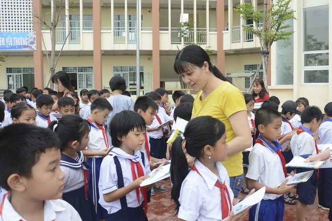 Giving gifts to primary schools
