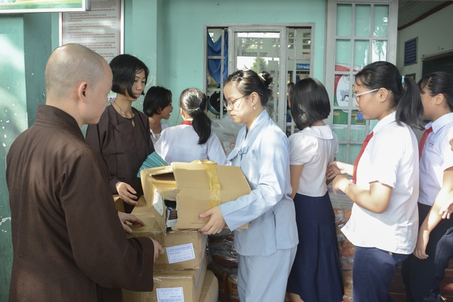 Giving gifts to primary schools