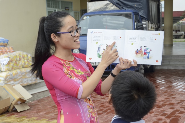 Giving gifts to primary schools