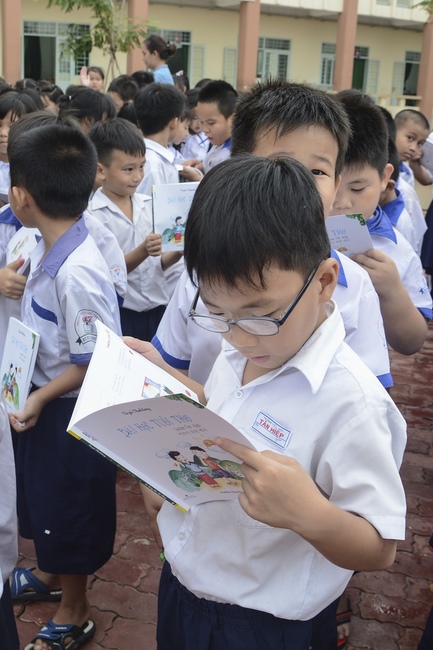 Giving gifts to primary schools