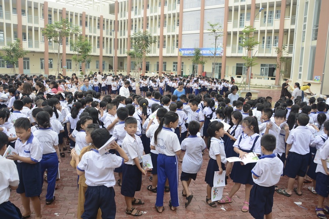 Giving gifts to primary schools