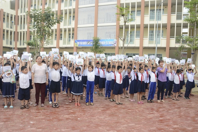 Giving gifts to primary schools