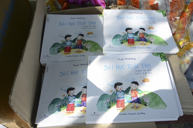 Giving gifts to primary schools