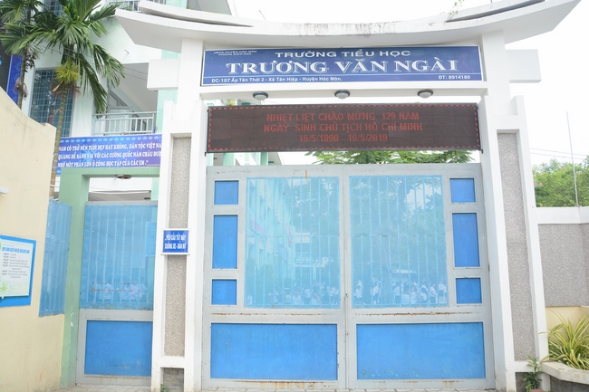 Giving gifts to primary schools