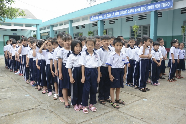 Giving gifts to primary schools