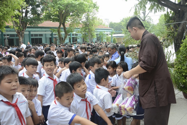 Giving gifts to primary schools