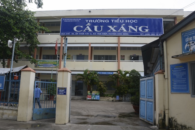 Giving gifts to primary schools