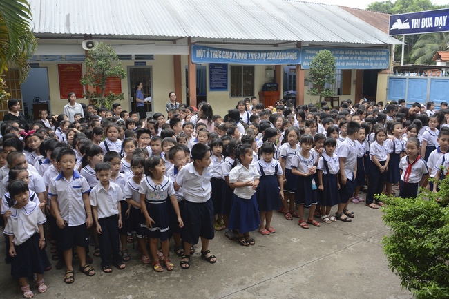 Giving gifts to primary schools