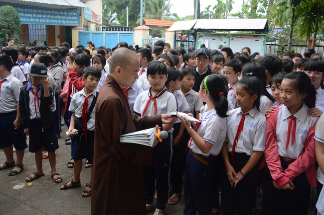Giving gifts to primary schools