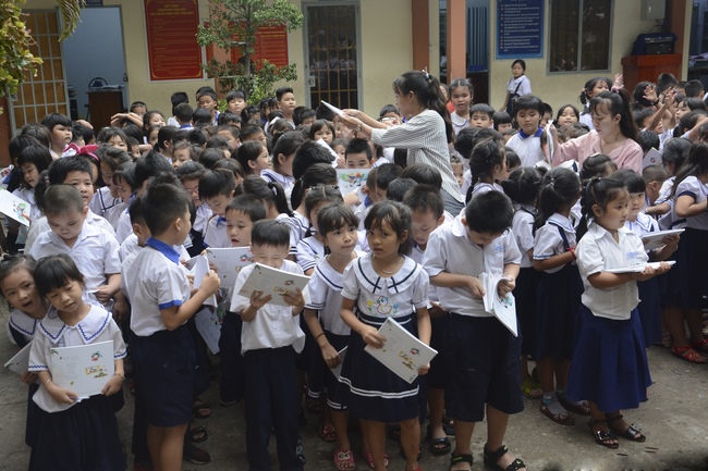 Giving gifts to primary schools