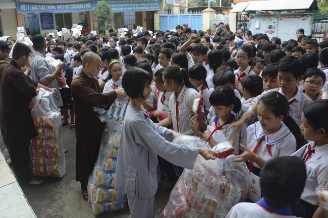 Giving gifts to primary schools