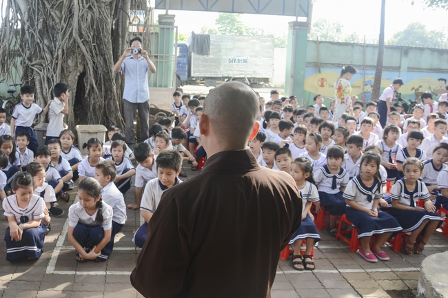 Giving gifts to primary schools