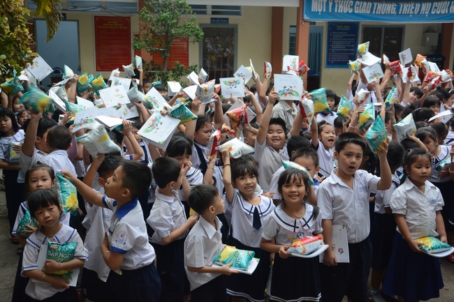 Giving gifts to primary schools