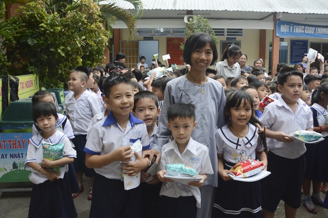 Giving gifts to primary schools