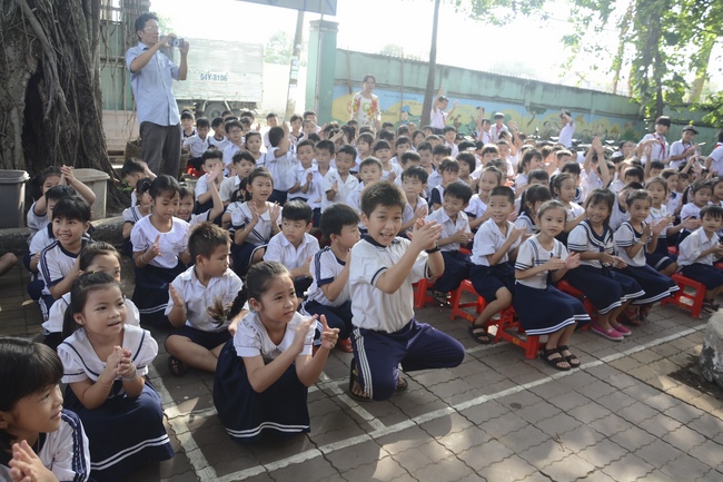Giving gifts to primary schools