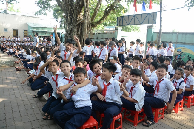 Giving gifts to primary schools