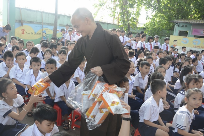 Giving gifts to primary schools