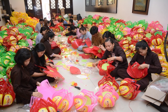 Công tác chuẩn bị trang trí Phật đản Vesak 2019 (phần 1)