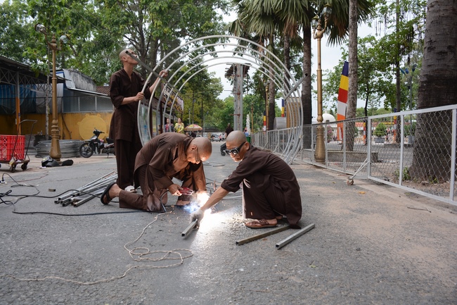 Công tác chuẩn bị trang trí Phật đản Vesak 2019 (phần 1)