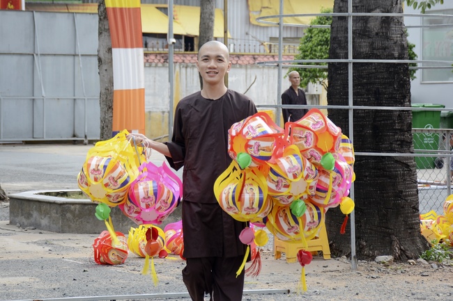 Công tác chuẩn bị trang trí Phật đản Vesak 2019 (phần 1)