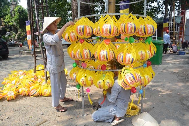Công tác chuẩn bị trang trí Phật đản Vesak 2019 (phần 1)