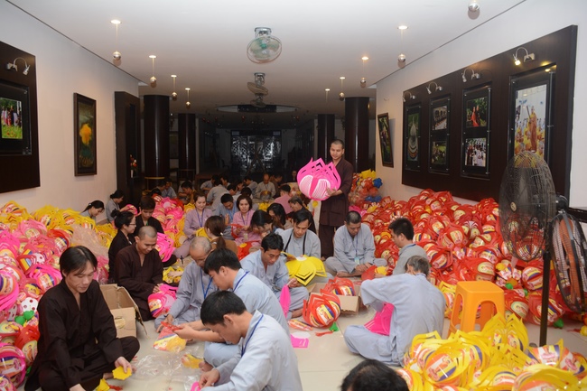 Công tác chuẩn bị trang trí Phật đản Vesak 2019 (phần 1)