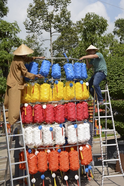 Công tác chuẩn bị trang trí Phật đản Vesak 2019 (phần 1)