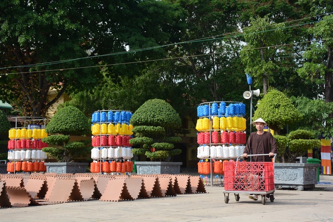 Công tác chuẩn bị trang trí Phật đản Vesak 2019 (phần 1)