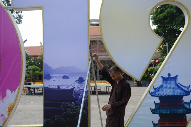 Công tác chuẩn bị trang trí Phật đản Vesak 2019 (phần 1)