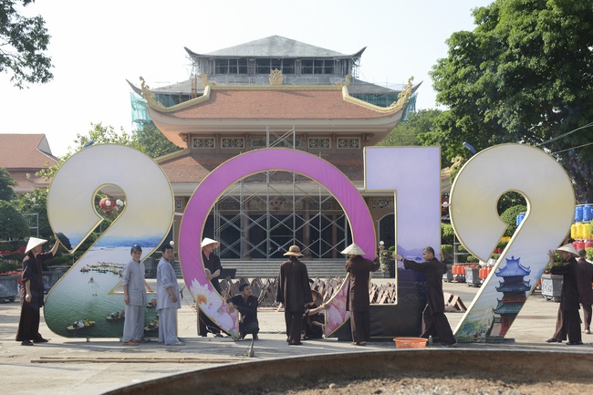 Công tác chuẩn bị trang trí Phật đản Vesak 2019 (phần 1)