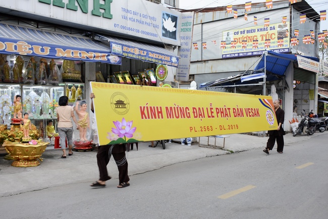 Công tác chuẩn bị trang trí Phật đản Vesak 2019 (phần 1)