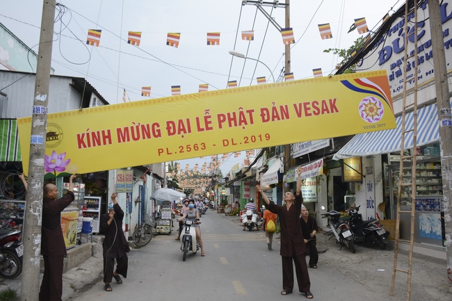 Công tác chuẩn bị trang trí Phật đản Vesak 2019 (phần 1)