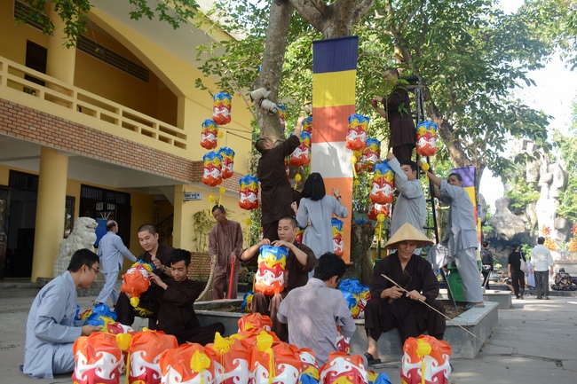 Công tác chuẩn bị trang trí Phật đản Vesak 2019 (phần 1)