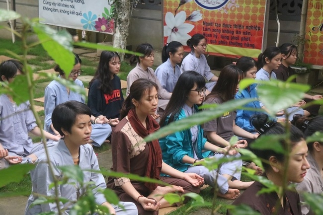 The Retreat The happiness of participants on the Buddha's Birthday