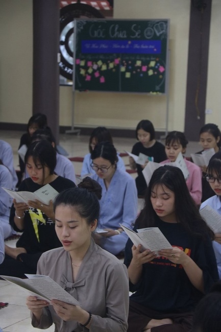 The Retreat The happiness of participants on the Buddha's Birthday