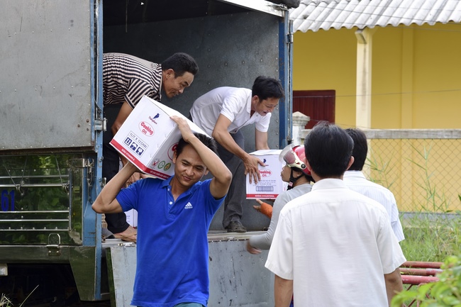 Khám bệnh, tặng thuốc và quà tại Bến Tre