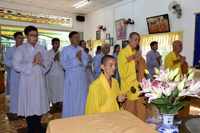 Tu niệm Phật một ngày Cần Thơ