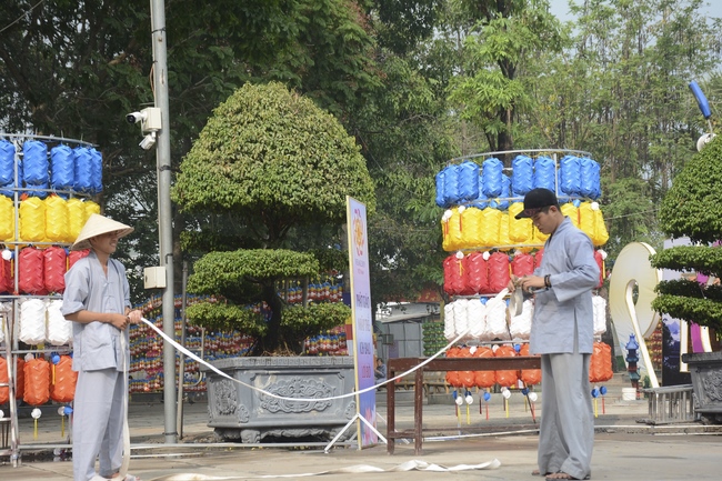 Công tác chuẩn bị trang trí Phật đản Vesak 2019 (phần 2)