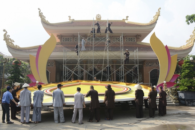 Công tác chuẩn bị trang trí Phật đản Vesak 2019 (phần 2)