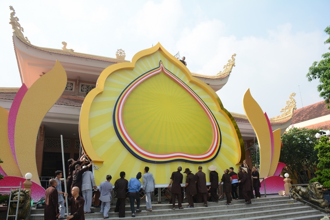 Công tác chuẩn bị trang trí Phật đản Vesak 2019 (phần 2)
