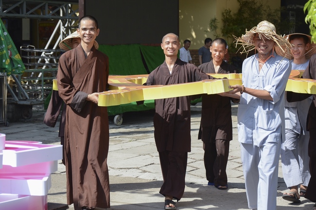 Công tác chuẩn bị trang trí Phật đản Vesak 2019 (phần 2)
