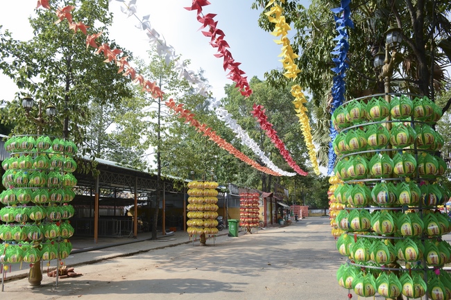 Công tác chuẩn bị trang trí Phật đản Vesak 2019 (phần 2)