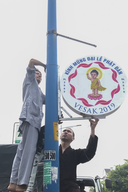 Công tác chuẩn bị trang trí Phật đản Vesak 2019 (phần 2)
