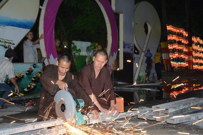 Công tác chuẩn bị trang trí Phật đản Vesak 2019 (phần 2)