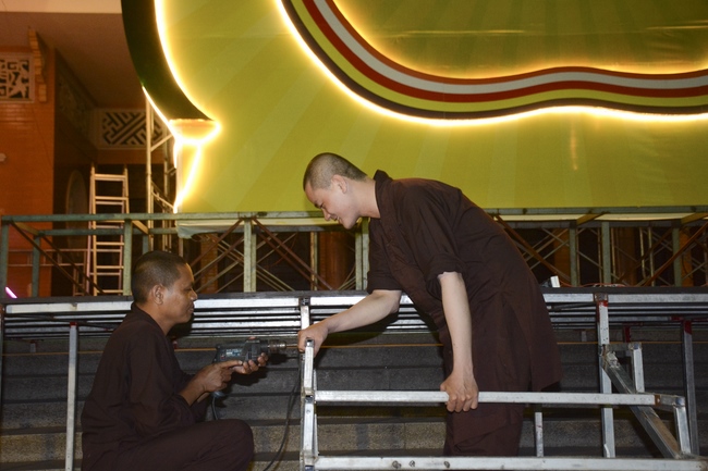 Công tác chuẩn bị trang trí Phật đản Vesak 2019 (phần 2)